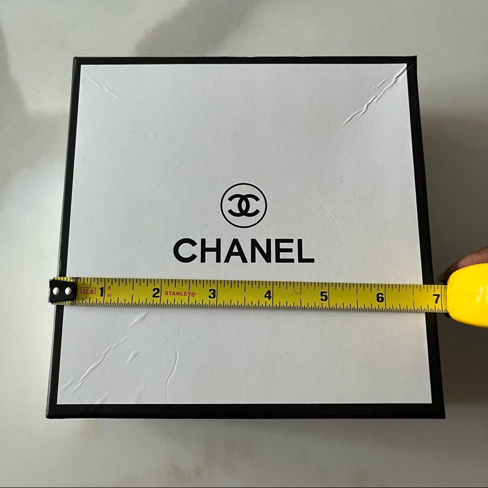 Chanel Gift Box - Picture 4 of 5